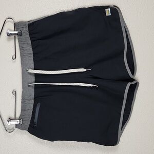 Vuori Banks 8" Short Black Grey M